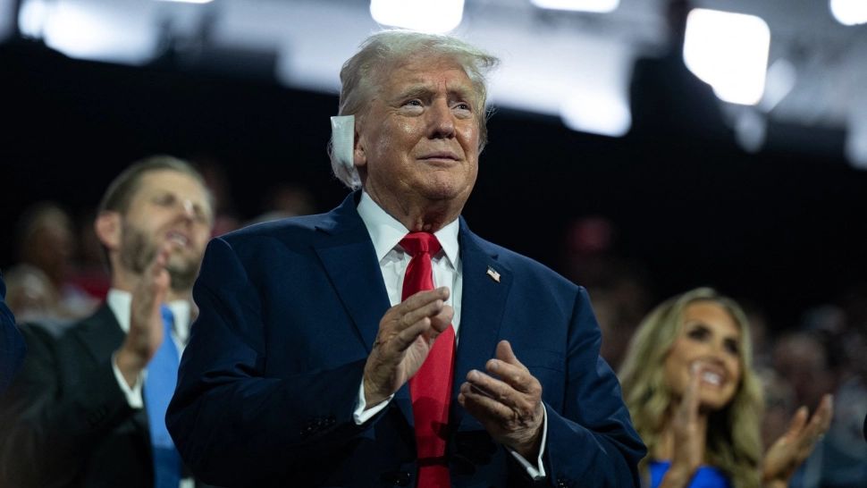 După ce au avut cel mai în vârstă candidat la Casa Albă, democrații ar putea folosi acum ca temă de campanie vârsta înaintată a lui Trump