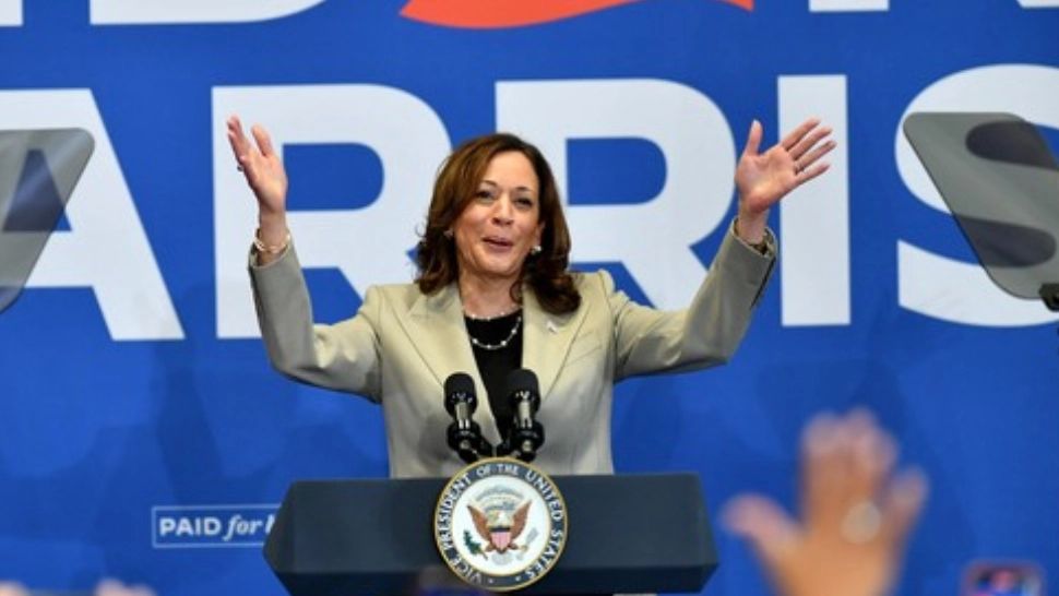 Mișcări de trupe pe scena politică din SUA: Donatori democraţi încep să se mobilizeze pentru o eventuală candidatură a Kamalei Harris