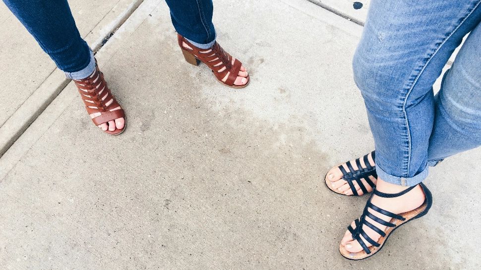 Ce să porți vara asta pentru a rămâne fresh și în pas cu moda (P)