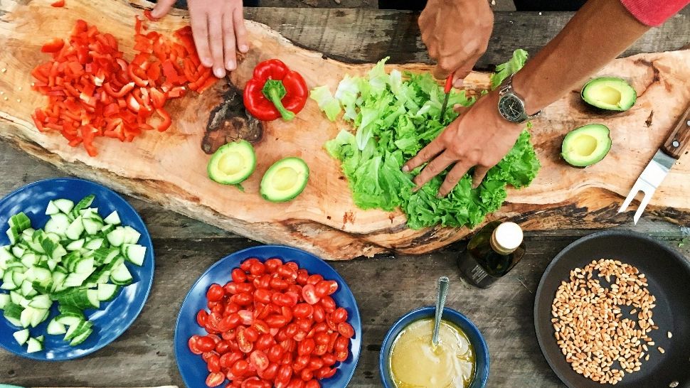 Salata libaneză de care nu te mai saturi. Rețeta după care toți românii sunt înnebuniți