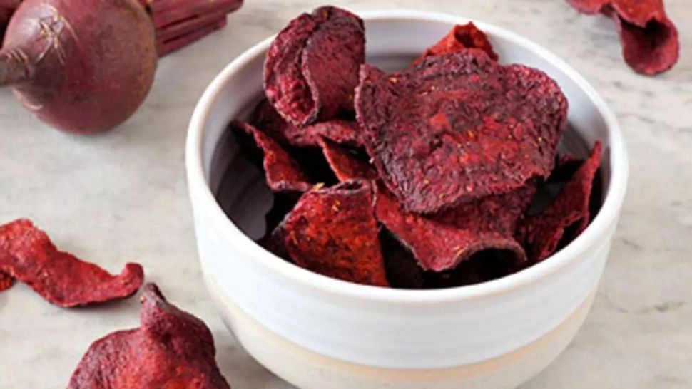 Chipsurile din sfeclă rosie, gustarea delicioasă și sănătoasă, numai bune de ronțăit când vrei să-ți potolești foamea