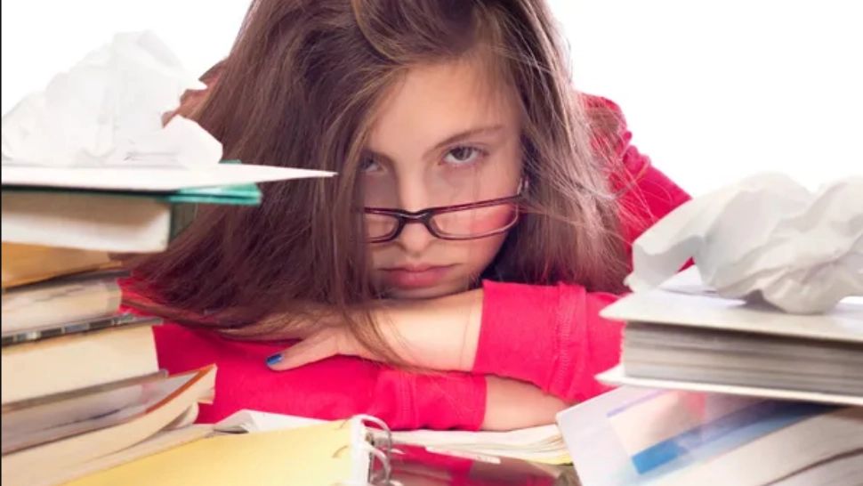 O studentă din București și-a dat părinții în judecată ca să îi dea bani pentru întreținerea la facultate. Tânăra acuză „o profundă traumă la nivel emoțional şi psihic”