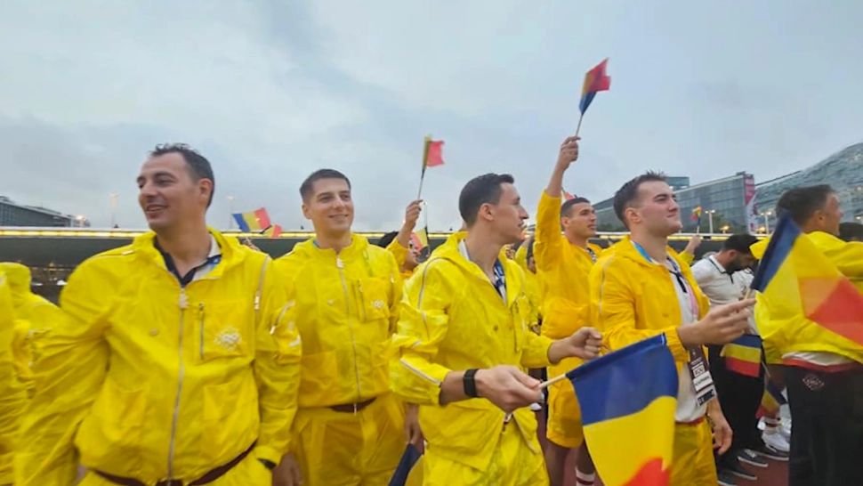 Val de ironii pe seama uniformelor purtate de sportivii români la Jocurile Olimpice: Au venit treningurile cu autocarul din Turcia, în 1990?