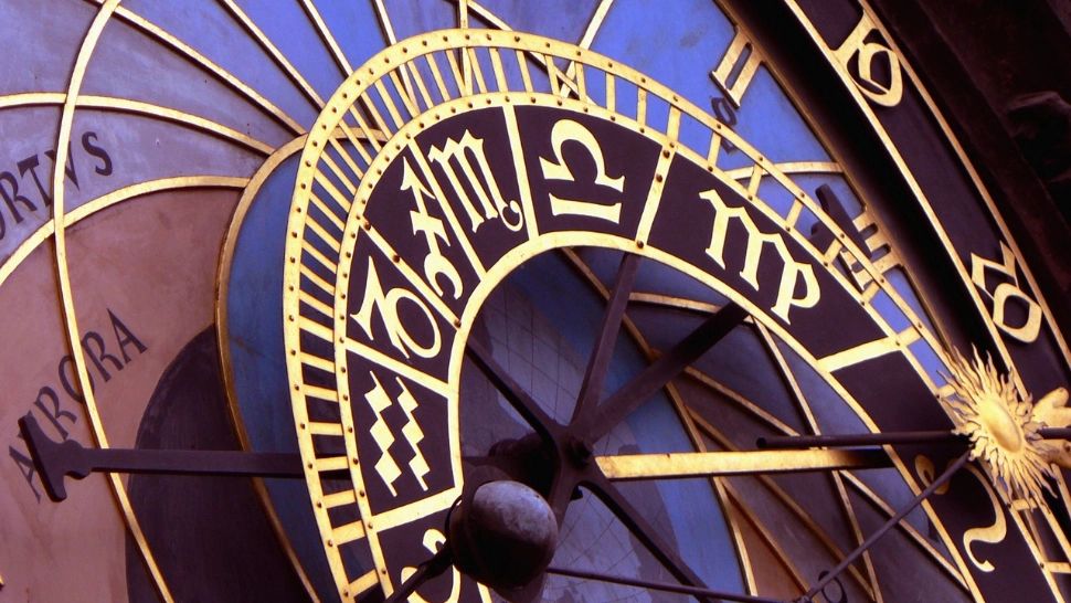 Universul le întoarce spatele: zodiile care vor avea parte doar de NECAZURI în luna august