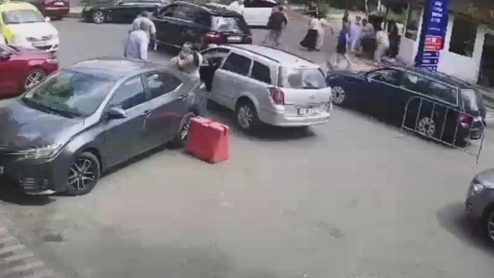 Lideri ai clanului Fabian,  reținuți de poliție în urma unui scandal-monstru în curtea Spitalului Universitar din Capitală