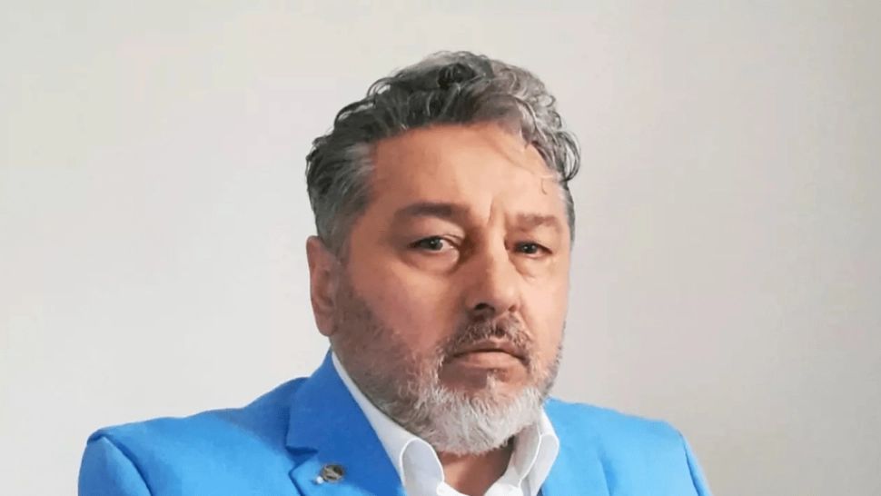  "Avocatul Cassanova", dat în urmărire generală. După ce a scăpat de acuzația de determinare a sinuciderii, a fugit din țară chiar înainte de condamnarea pentru șantaj