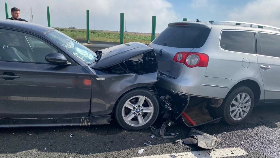 Carambol pe Autostrada A1. Se circulă pe o singură bandă iar coada de mașini depășește doi kilometri