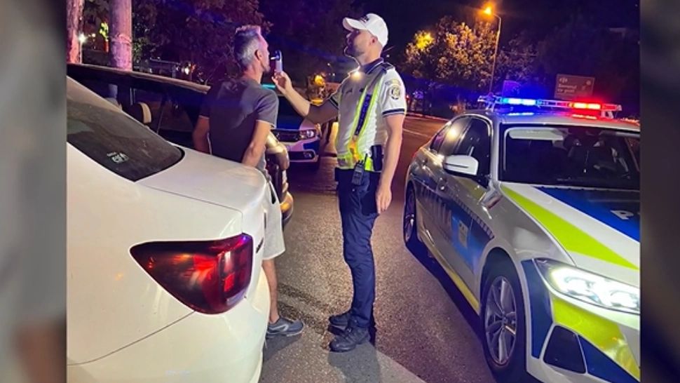 Un șofer drogat a semănat teroare pe străzile din Capitală. Bărbatul, "anesteziat" de un cockteil de substanțe interzise: ce le-a declarat polițiștilor