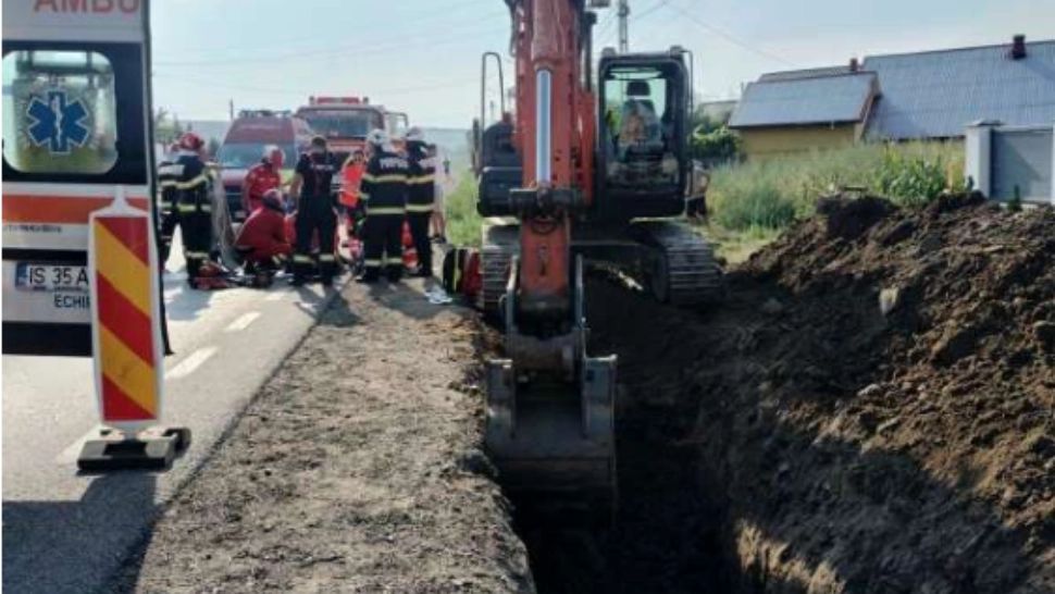 Un bărbat a murit după ce a fost surprins sub un mal de pământ surpat pe DN 2, în județul Iași