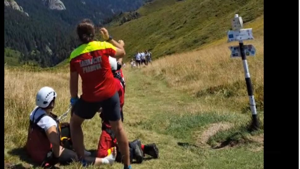 O turistă a fost salvată cu elicopterul din Munții Ciucaș, după ce s-a accidentat la picior. Val de reacții în mediul online