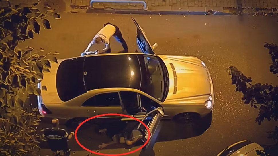 Cum a încercat un tânăr FĂRĂ PERMIS să scape de poliție după ce a trecut pe culoarea roșie a semaforului. Scene dramatice în trafic, la Timișoara