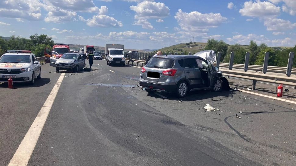 Accident rutier grav cu 17 victime pe A1, la km 282, sensul de mers spre Sibiu: A fost activat Planul Roşu de intervenție