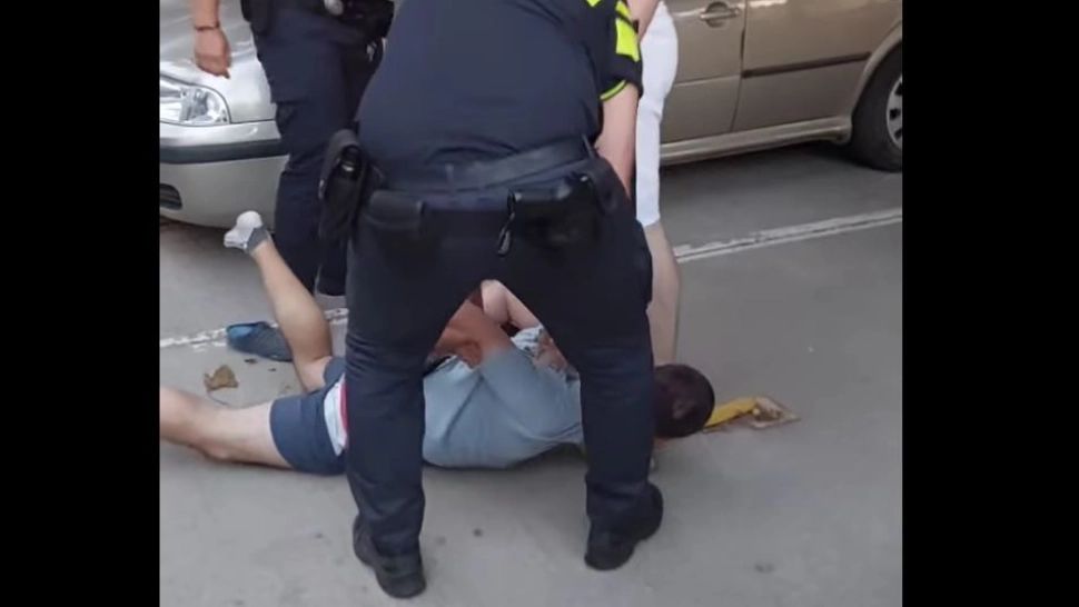 Litera legii sau exces de zel? Doi polițiști din Constanța, acuzați că au agresat un bărbat VIDEO