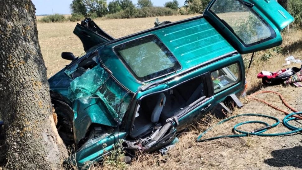 Accident cumplit pe un drum național din Arad. Un bărbat a murit, iar o femeie și 2 copii mici au ajuns la spital