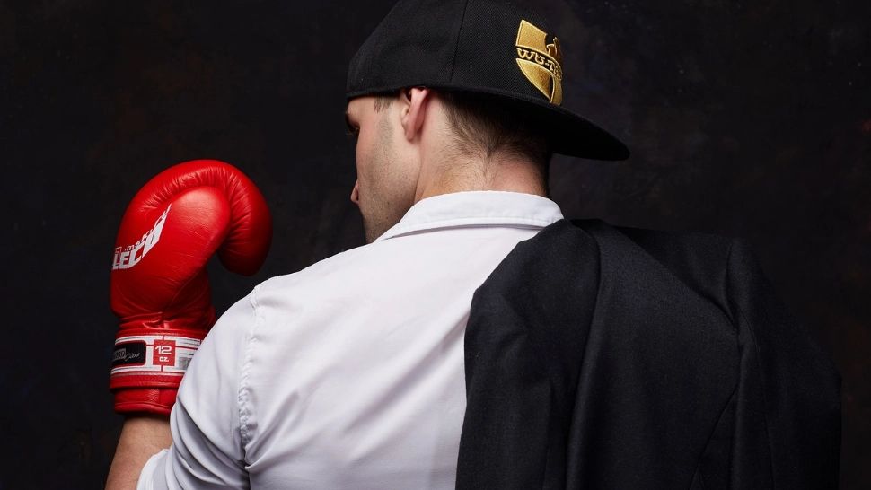 Bătaie ca-n filme în casa bunicii. Un minor și-a invitat prietenul în vizită, apoi l-a lovit cu bestialitate