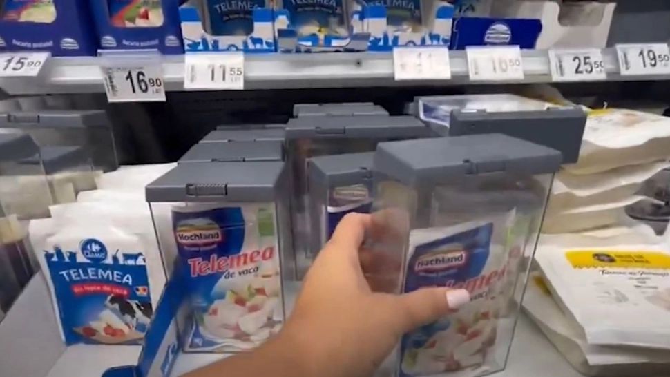 Cașcavalul și brânza au ajuns să se vândă în supermarketuri în cutii securizate, ca să nu fie furate VIDEO