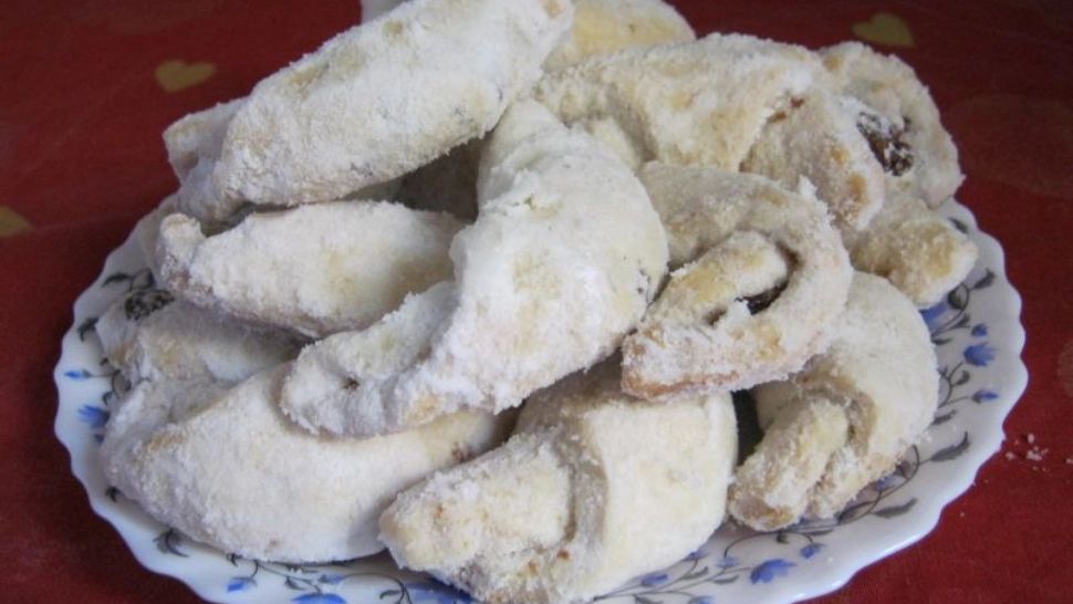 Cornulețe cu nucă, fragede și delicioase. Ingredientul care le face să se topească în gură