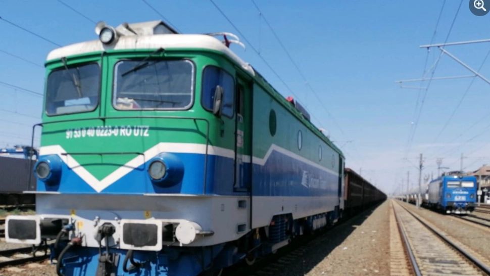 MAFIA DEȘEURILOR. Tren de 28 de vagoane, plin cu 1.500 de tone de deșeuri, oprit la intrarea în România FOTO+VIDEO