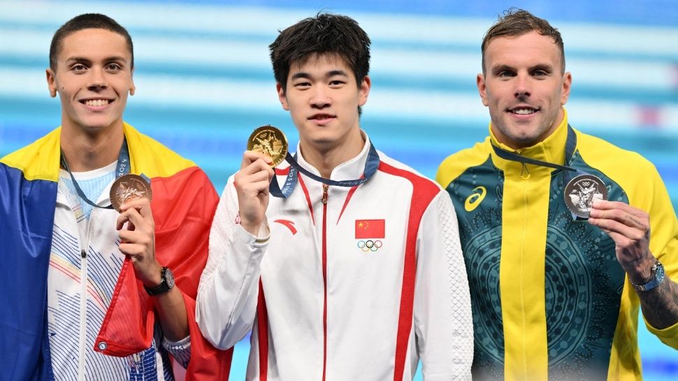 Chinezul care l-a învins pe David Popovici în finala la 100 de metri liber, acuzat din toate părțile că se dopează la greu