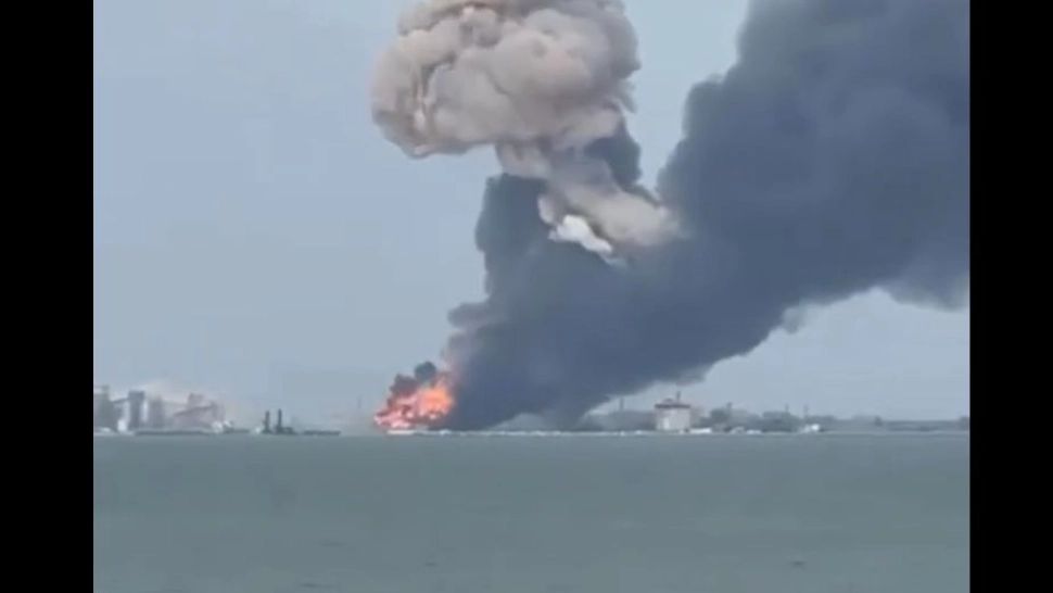 Ucraina a lansat rachete asupra unui feribot rusesc cu combustibil din portul Kavkaz VIDEO