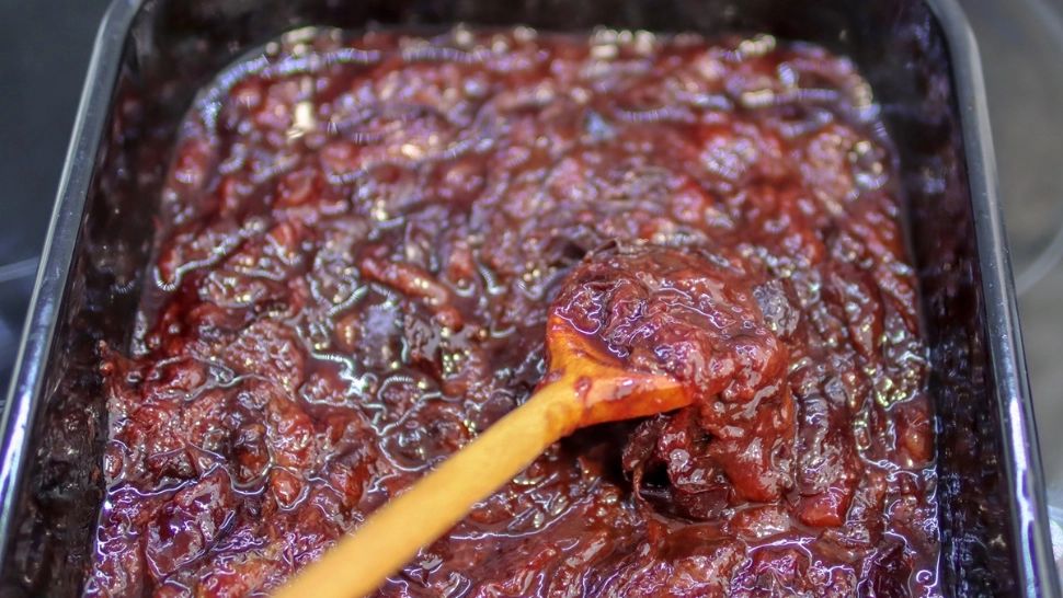 Gem de prune la tavă. Rețetă simplă și ușor de preparat. Secretul coacerii fructelor în cuptor