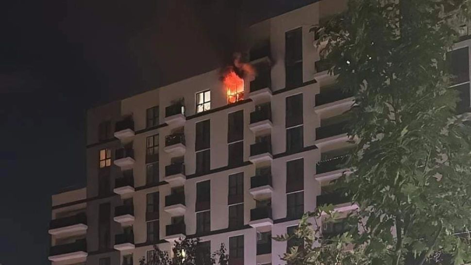 Incendiu într-un apartament din Giulești. Pompierii au reușit să-i scoate teferi din casă pe cei patru membri ai familiei