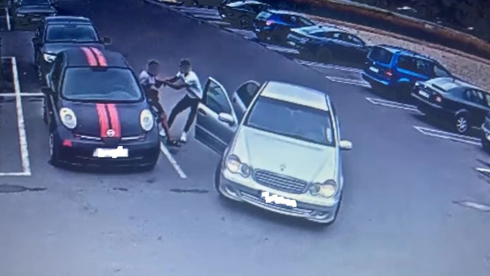 Bărbat cu handicap, răpit cu forța în plină zi de pe stradă de MAFIA CERȘETORILOR! 3 persoane au fost reținute: IMAGINI terifiante