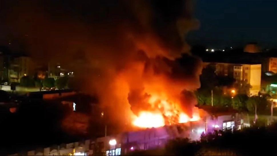 Incendiu devastator într-o zonă centrală din Craiova. Mai multe spații comerciale au fost distruse, intervenție masivă a pompierilor - FOTO/VIDEO