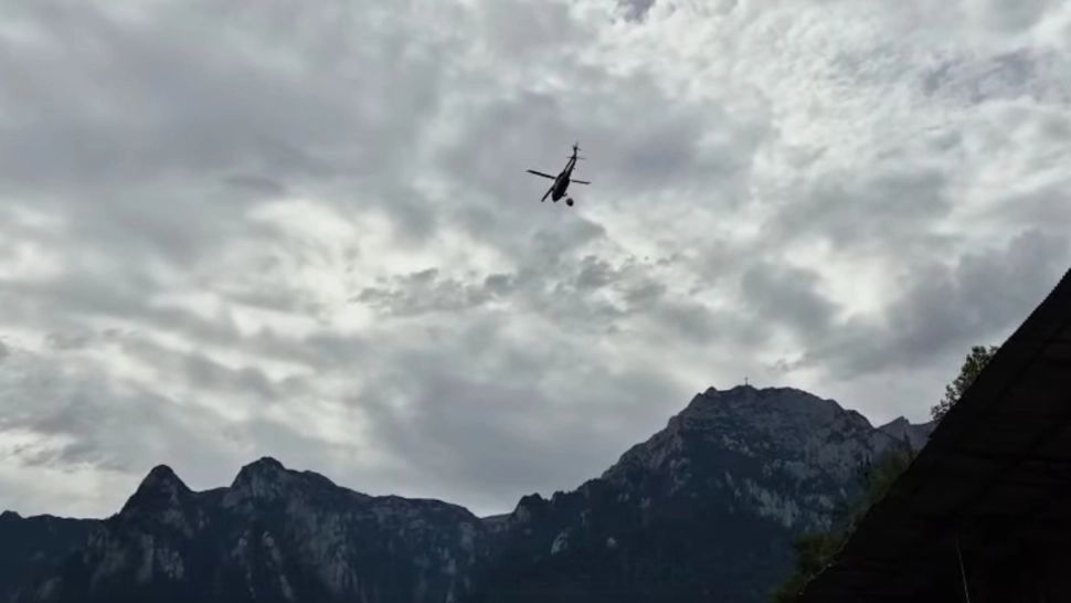 Fulgerele au aprins munții: imagini dramatice în Munții Bucegi. Intervenție contracronometru a pompierilor - VIDEO