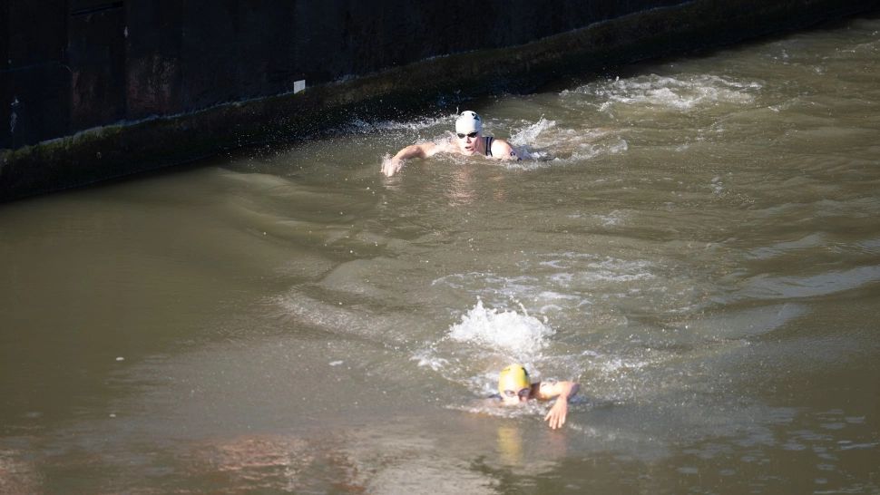 Probleme la Paris. Probele de înot, anulate din nou pentru că râul Sena este extrem de poluat