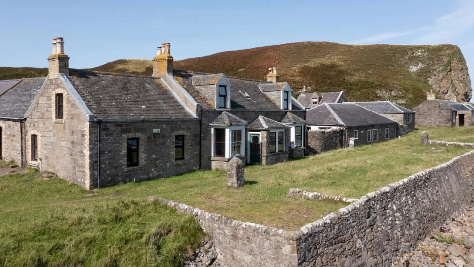 Locul unde casele se vând cu tot cu insulă. Turmele de oi vin la pachet