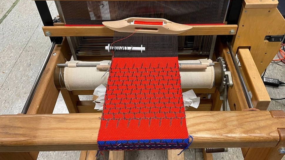 Invenția genială a cercetătorilor pentru a elimina zgomotul enervant de la vecini. Cum funcționează țesătura care te scapă de sunetul bormașinii