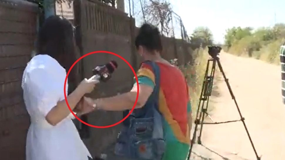 Jurnaliștii Realitatea Plus, agresați de mafia gunoaielor din Slatina. Scene șocante surprinse în direct - VIDEO