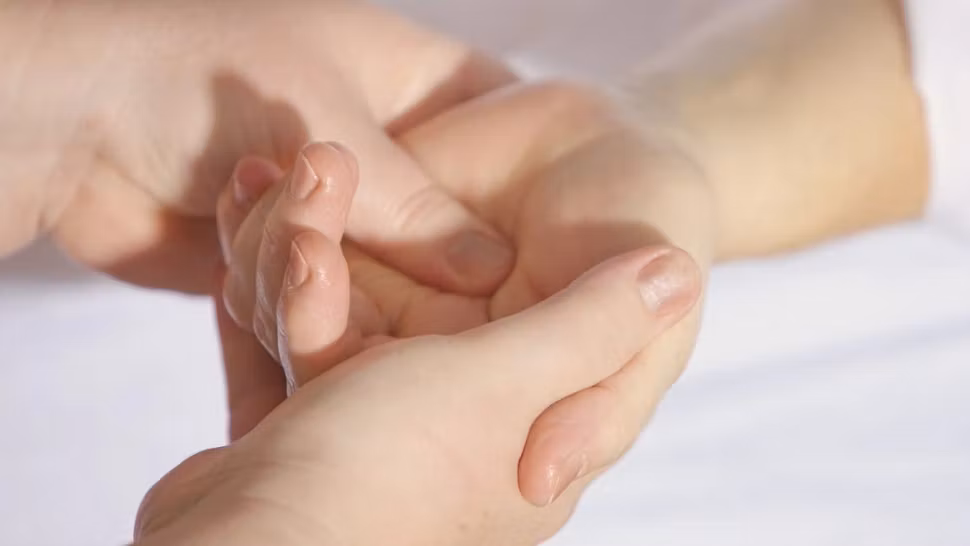 Linia îngerului păzitor - De ce cei care o au în palmă sunt cu adevărat norocoși și protejați de divinitate 