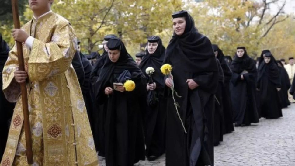 Miracolul de la Mănăstirea Polovragi. Ce tratament folosesc maicile pentru vindecarea rapidă a plămânilor și tusei