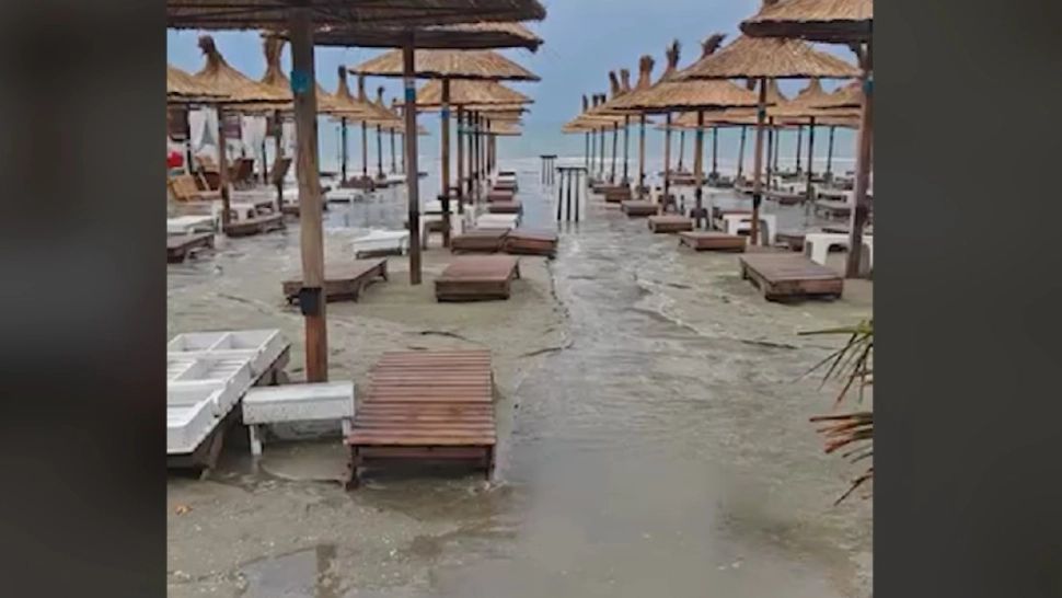 Cea mai scumpă stațiune de pe litoral, complet inundată. Imagini din Mamaia după furtună