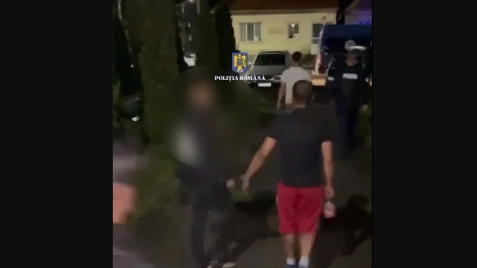 Adolescent de 16 ani - urmărit în trafic de cinci persoane. Ar fi fost constrâns să comită acte sexuale cu o minoră