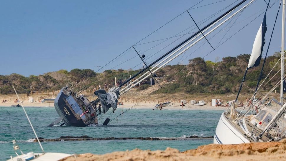 Furtuna extrem de violentă a creat un show total. Vremea rea a răsturnat mai multe iahturi de lux - VIDEO