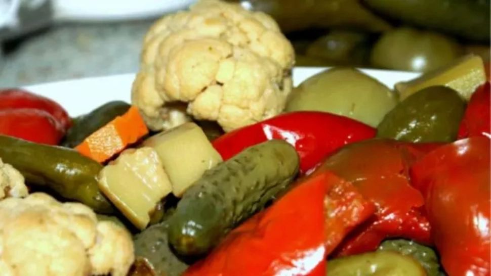 Aceste ingrediente fac murăturile crocante - Ce pun gospodinele istețe în borcan pentru o textură desăvârșită