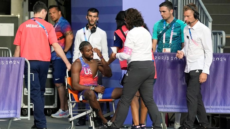 Testat pozitiv la Covid, atletul american Noah Lyles a concurat în finala la 200 de metri și a câștigat bronzul. La sfârșit s-a prăbușit VIDEO
