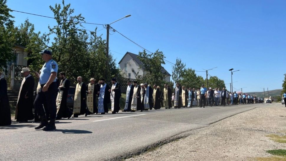 Pelerinaj la Mănăstirea Nicula de Sfânta Maria 2024. Zeci de mii de credincioși au venit să se roage în zi de mare sărbătoare