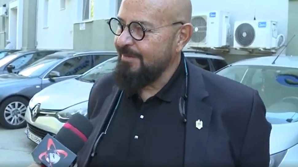 Cum scoate Piedone oamenii din sistem: DISCUȚII HALUCINANTE 