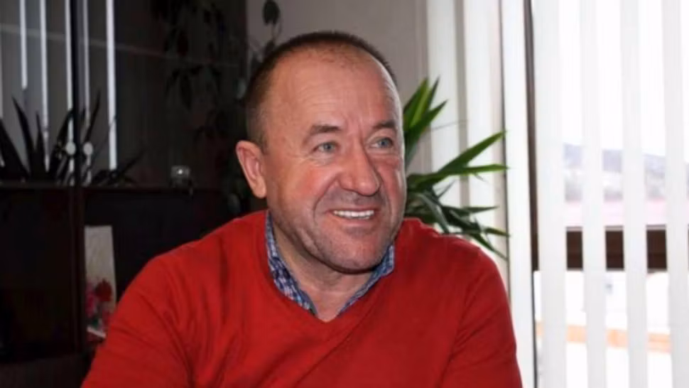 Un fost primar PSD acuzat că a răpit oameni și i-ar fi exploatat ca sclavi a fost reținut și exclus din partid