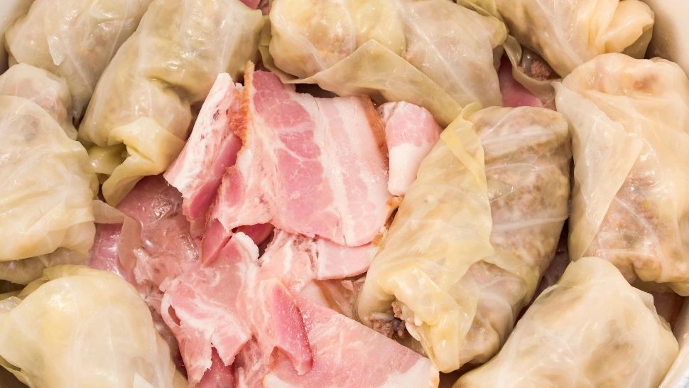 Ce trebuie să faci pentru ca umplutura de la sarmale sau ardeii umpluți să nu se întărească. Trucul pe care pofticioșii o să îl aodre! 