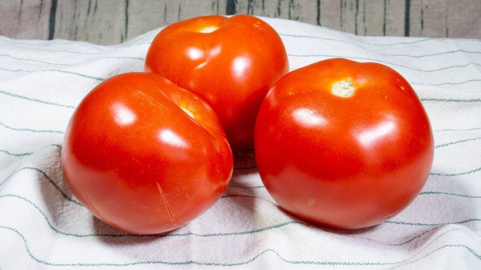 Cel mai bun mod de a mânca roşii pentru a-ţi reduce riscul unor boli grave, precum diabet şi Alzheimer: efectul terapeutic nebănuit al legumelor