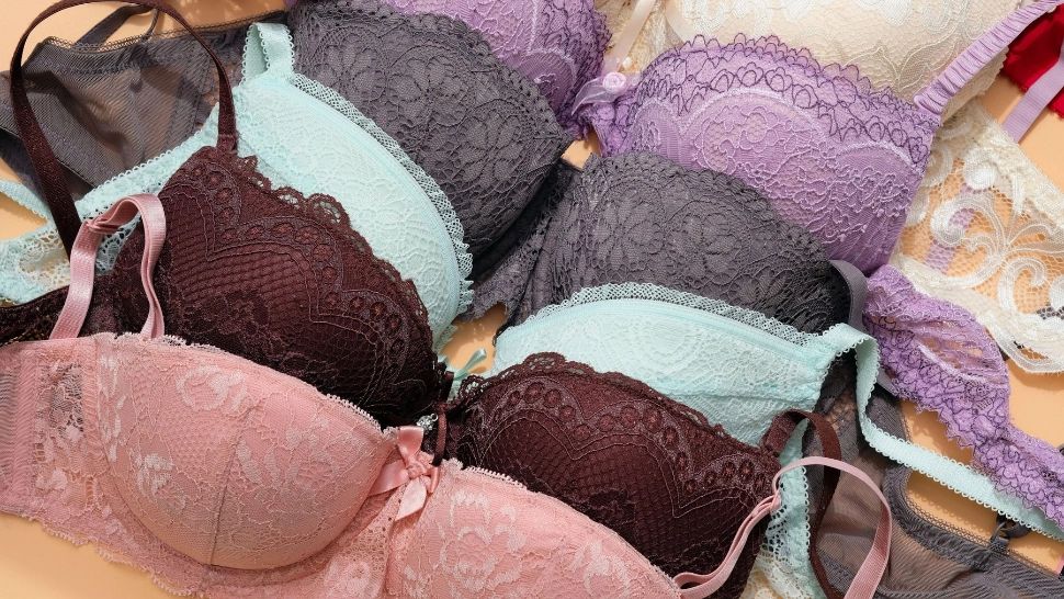 Cât de des ar trebui să îți speli, de fapt, sutienul? RISCURILE uriașe la care te expui dacă nu procedezi corect
