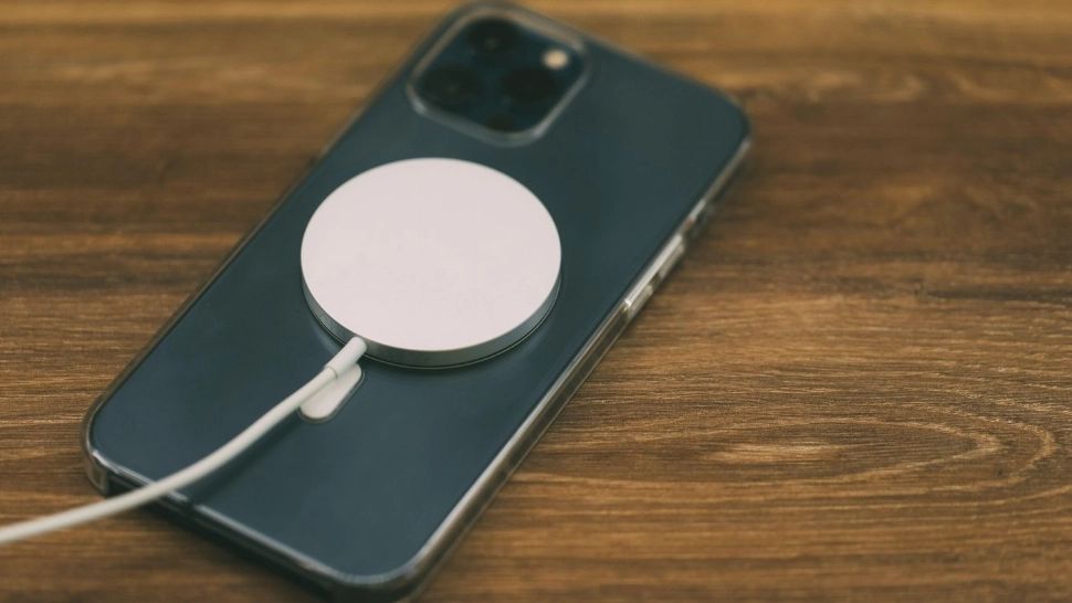 S-a lansat cel mai puternic încărcător. Telefonul este încărcat în mai puțin de 5 minute