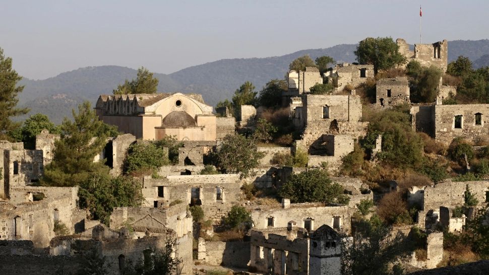 Orașul-fantomă din Turcia, care atrage turiștii ca un magnet. Imagini uimitoare