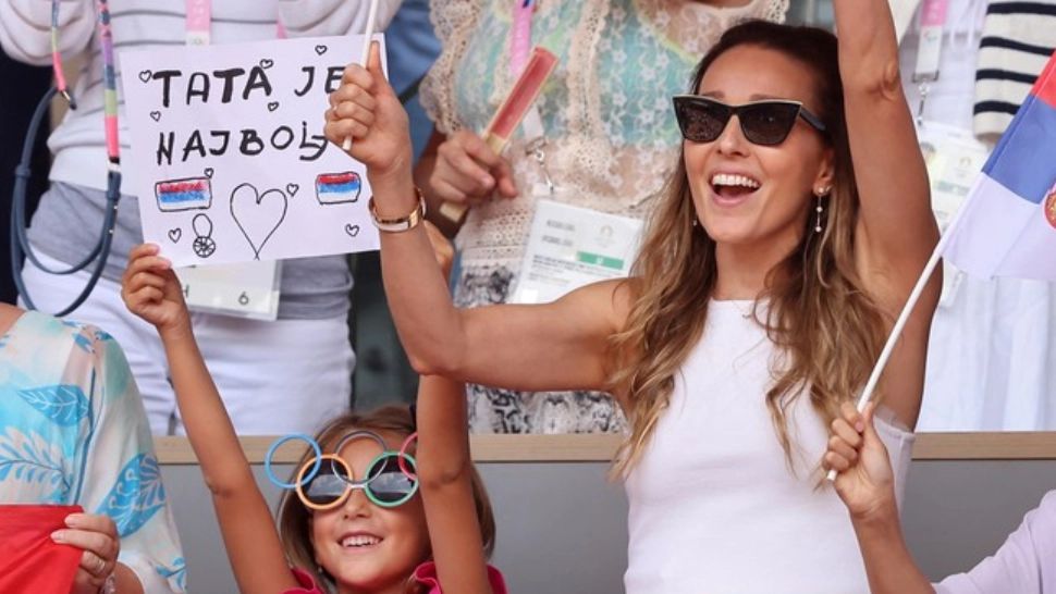 O nouă fotografie de la Jocurile Olimpice face senzație pe rețele. Ce mesaj a afișat Tara, fetița lui Novak Djokovici - FOTO