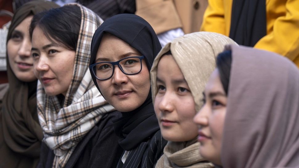 Femeile din Afganistan nu mai au voie să vorbească pe stradă. Decizie revoltătoare a guvernului taliban